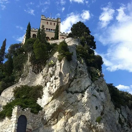 Savoia 3* Finale Ligure